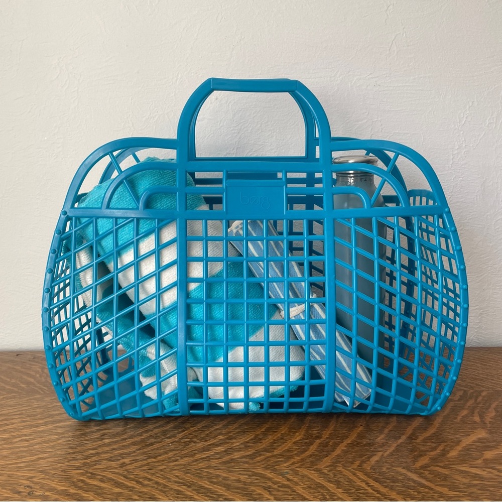 1970s Jelly Basket Bag • Beach Bag • Shopping Tote • Plastic Basket Bag - Picture 6 of 6